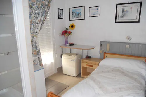 Hotel Lutetia Cannes 2*,