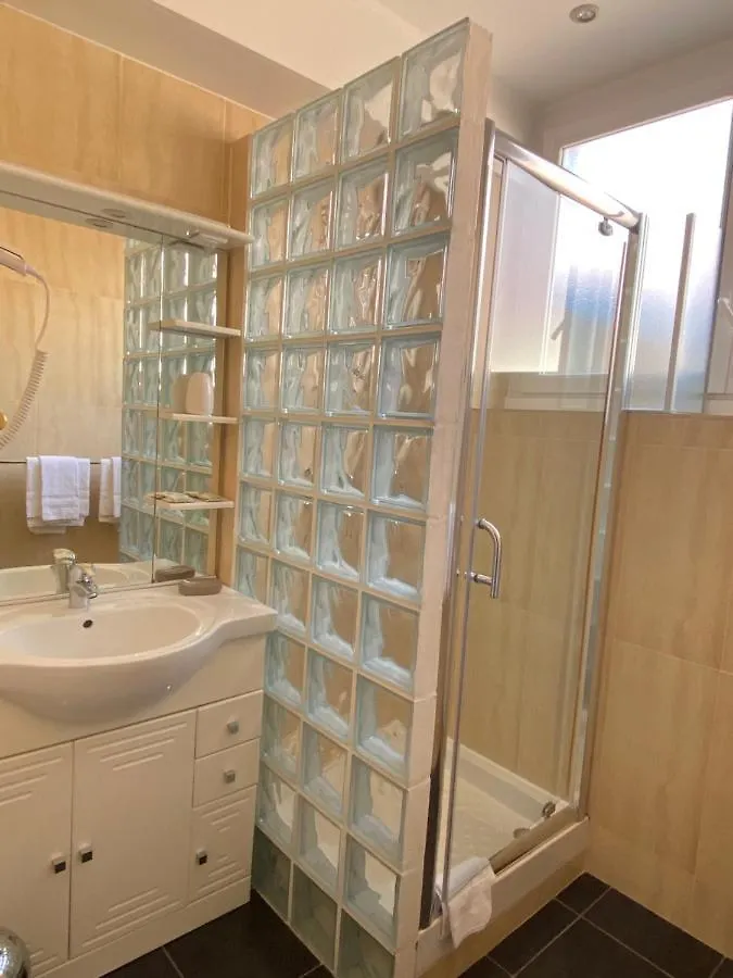 **  Hotel Lutetia Cannes Francia
